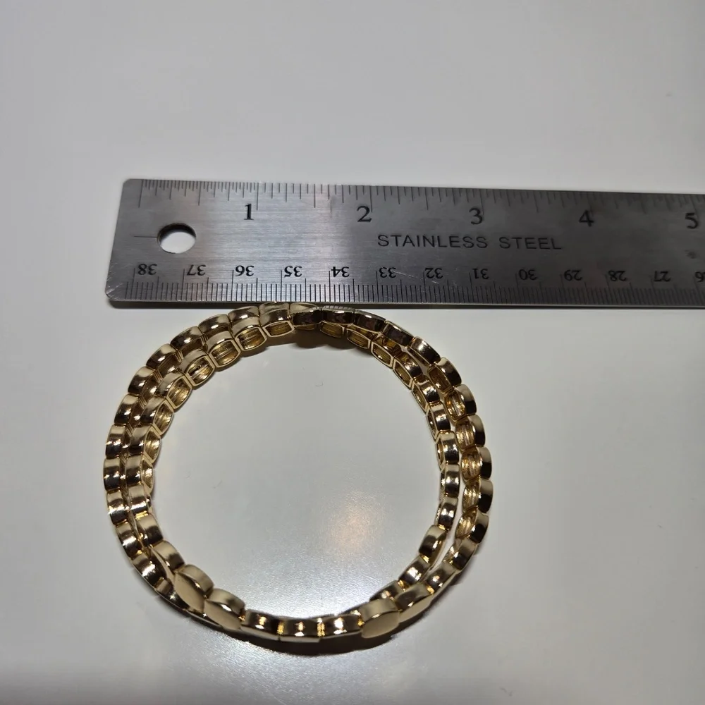 Set of 2 Gold-Tone Stretch Bracelets 🌺(2 for $10) - Picture 4 of 4
